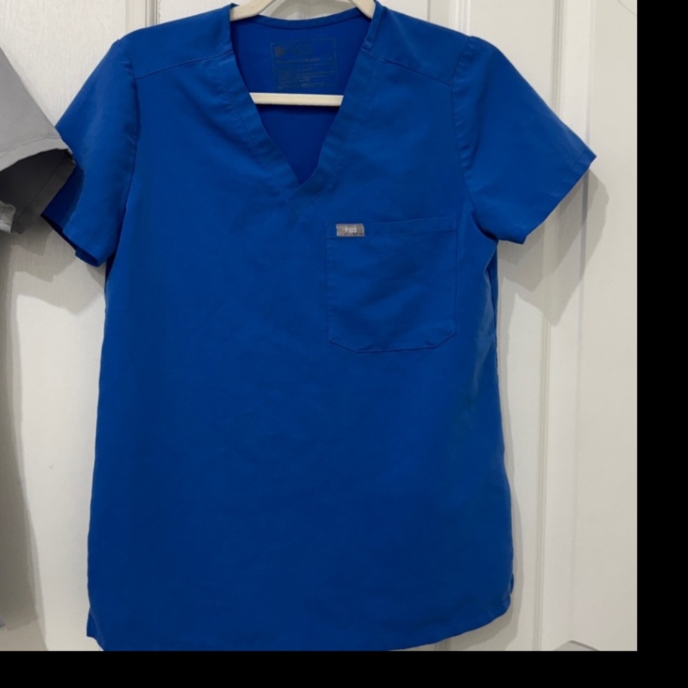 Figs Women's Cement Catarina™ - One-Pocket Scrub Top - XS / royal blue